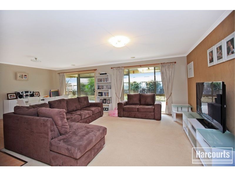 44 Pommel Street, Pakenham VIC 3810