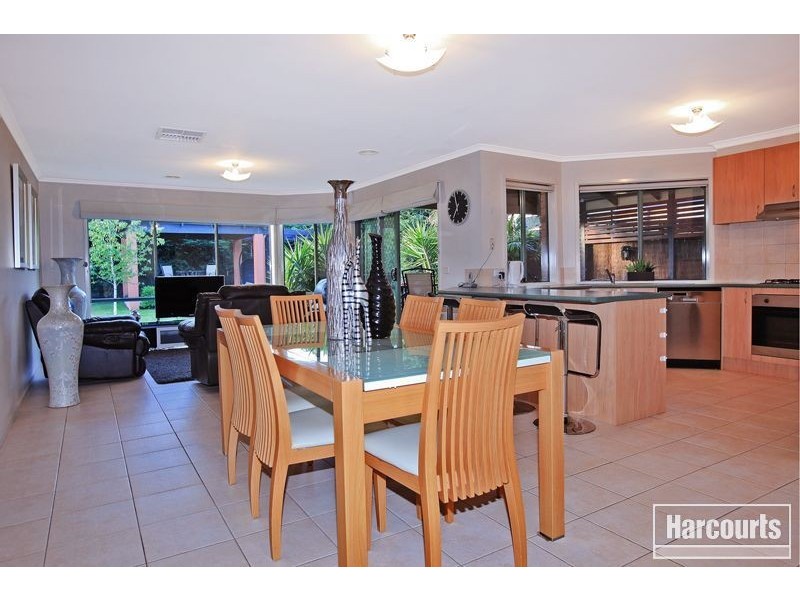 4 Darvell Court, Pakenham VIC 3810