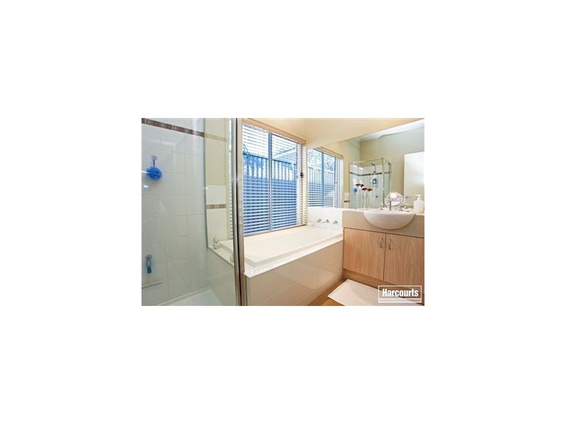 24 Eventide Rise, Pakenham VIC 3810