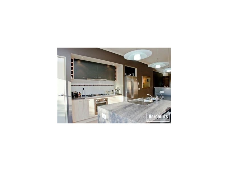 24 Eventide Rise, Pakenham VIC 3810