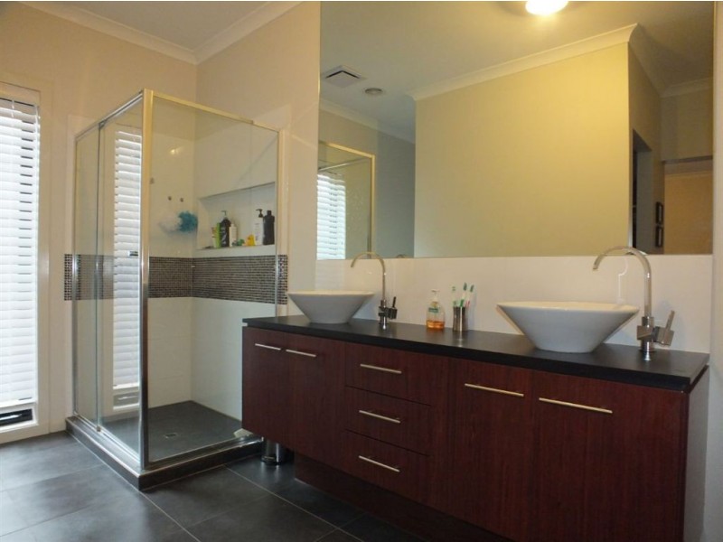 31 Winneke Way, Pakenham VIC 3810
