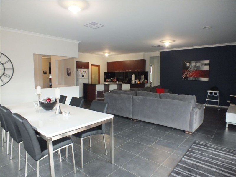 31 Winneke Way, Pakenham VIC 3810
