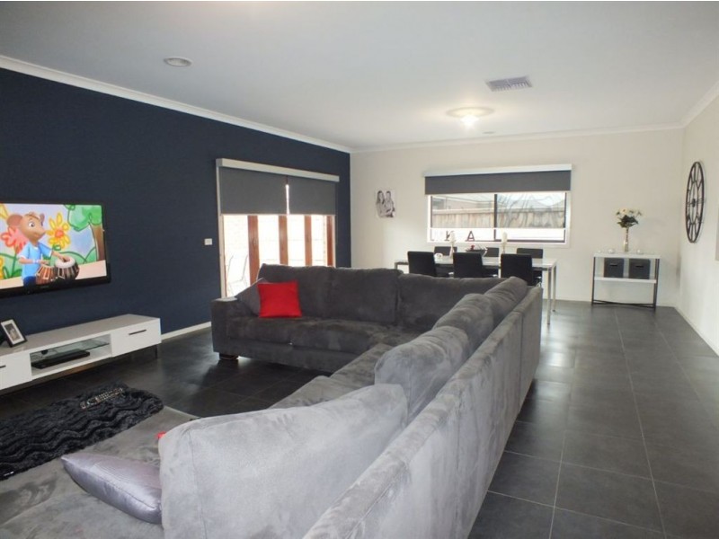 31 Winneke Way, Pakenham VIC 3810