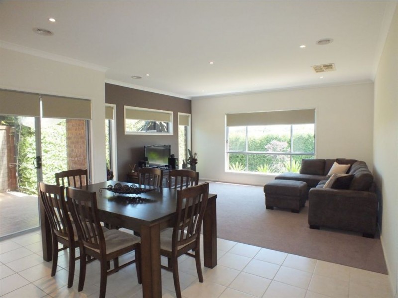 10 Tyrone Avenue, Pakenham VIC 3810