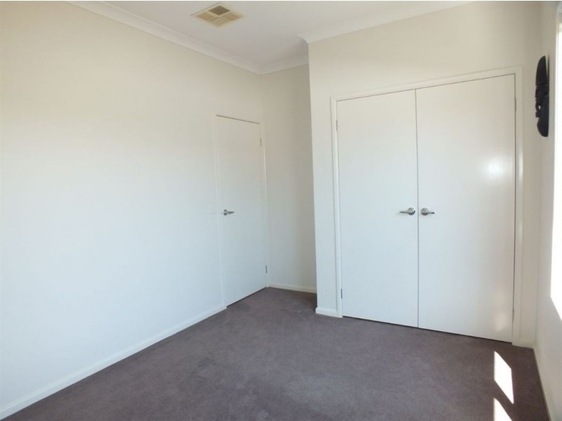 10 Tyrone Avenue, Pakenham VIC 3810