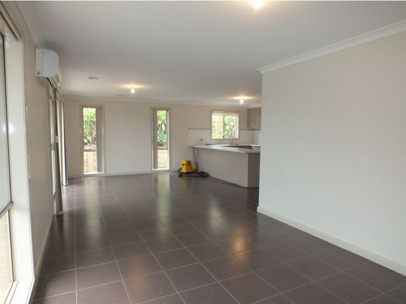 6/53 Ebony Drive, Pakenham VIC 3810