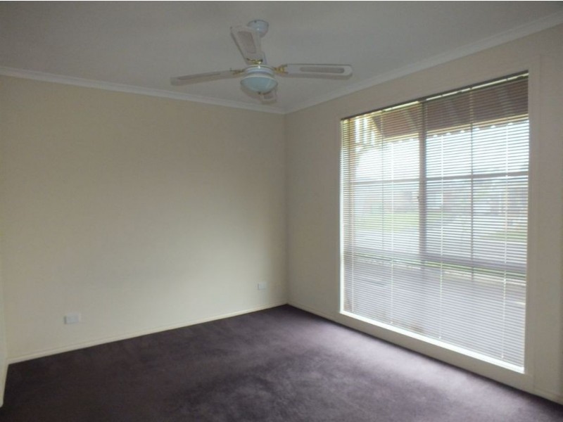 22 Wakenshaw Crescent, Pakenham VIC 3810