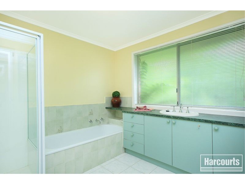 2A McCaffery Rise, Pakenham VIC 3810