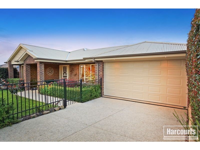 17 Michigan Grange, Pakenham VIC 3810