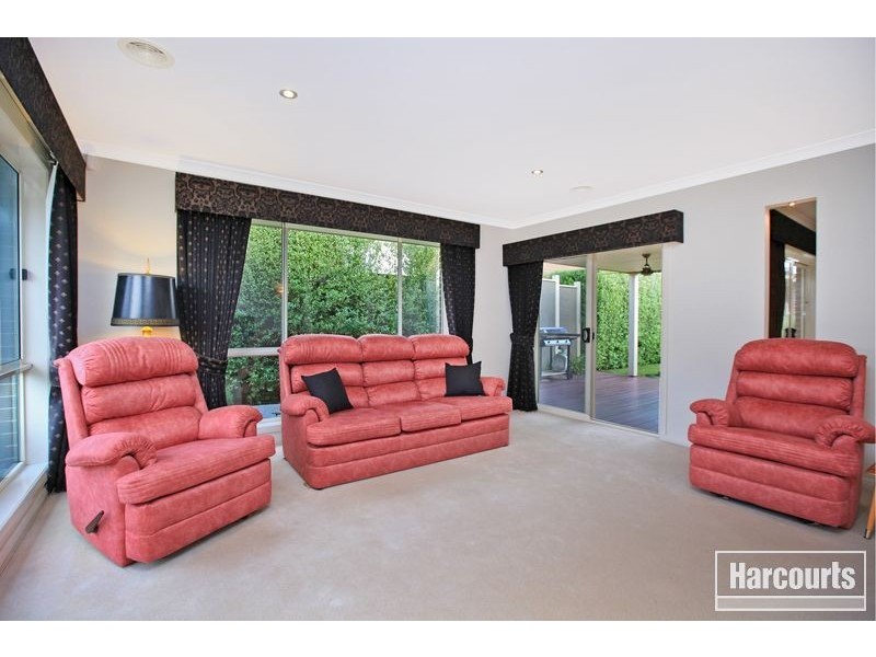 17 Michigan Grange, Pakenham VIC 3810