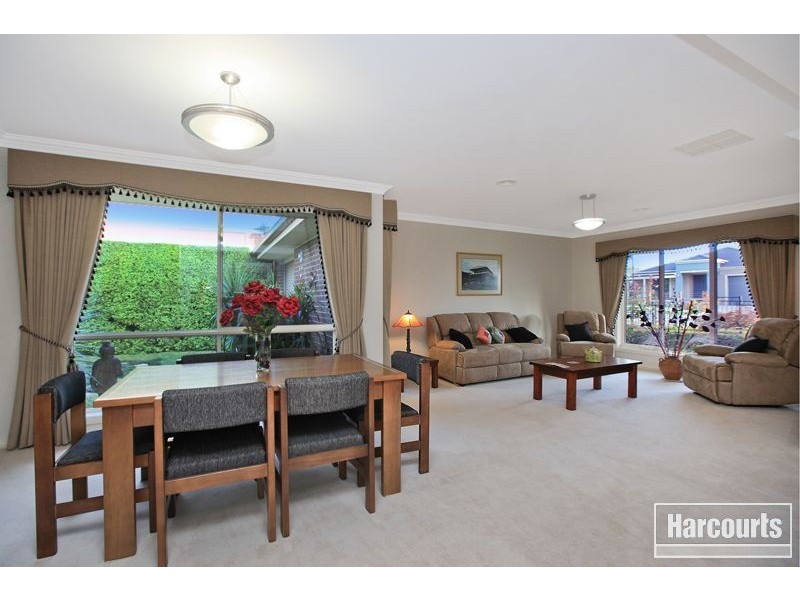 17 Michigan Grange, Pakenham VIC 3810