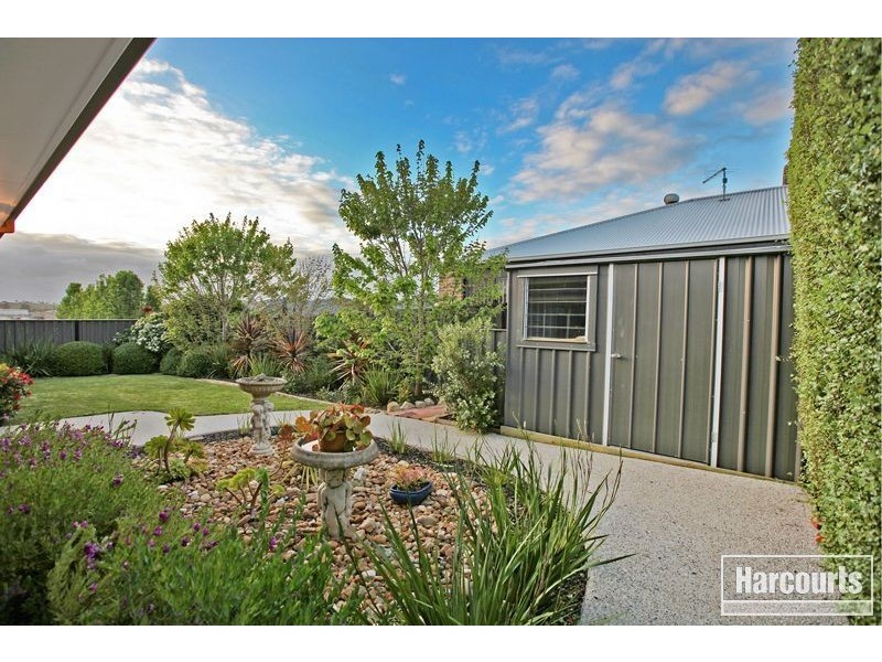 17 Michigan Grange, Pakenham VIC 3810