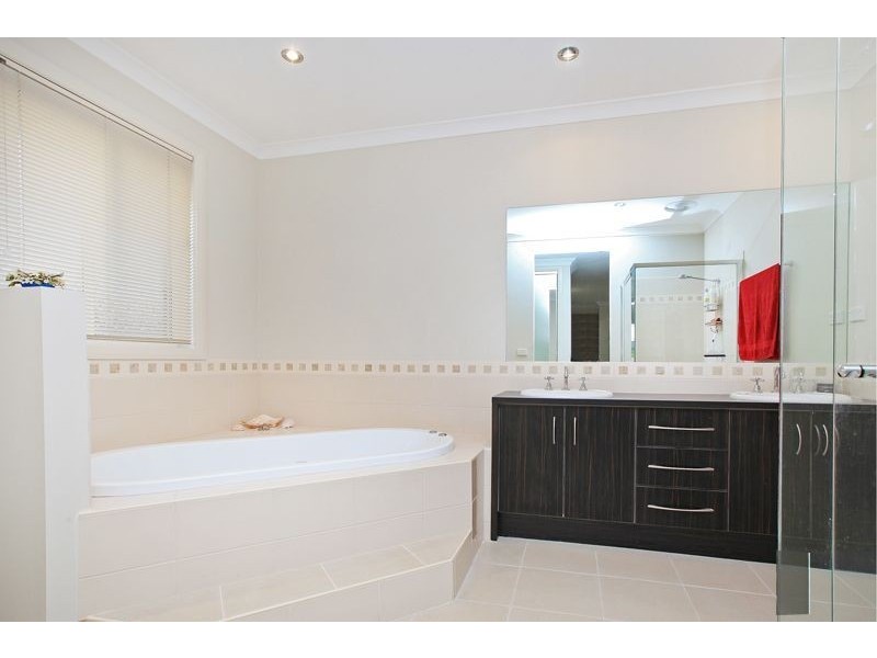 17 Michigan Grange, Pakenham VIC 3810