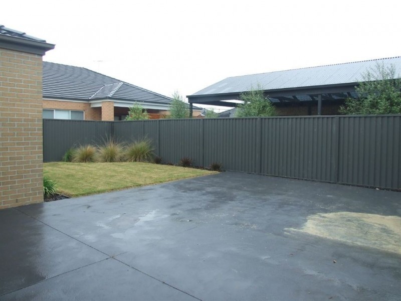 23 Joseph Banks Drive, Pakenham VIC 3810