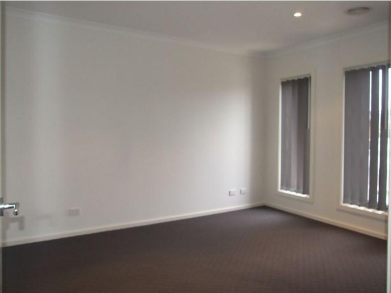 60 Sarton Link, Pakenham VIC 3810