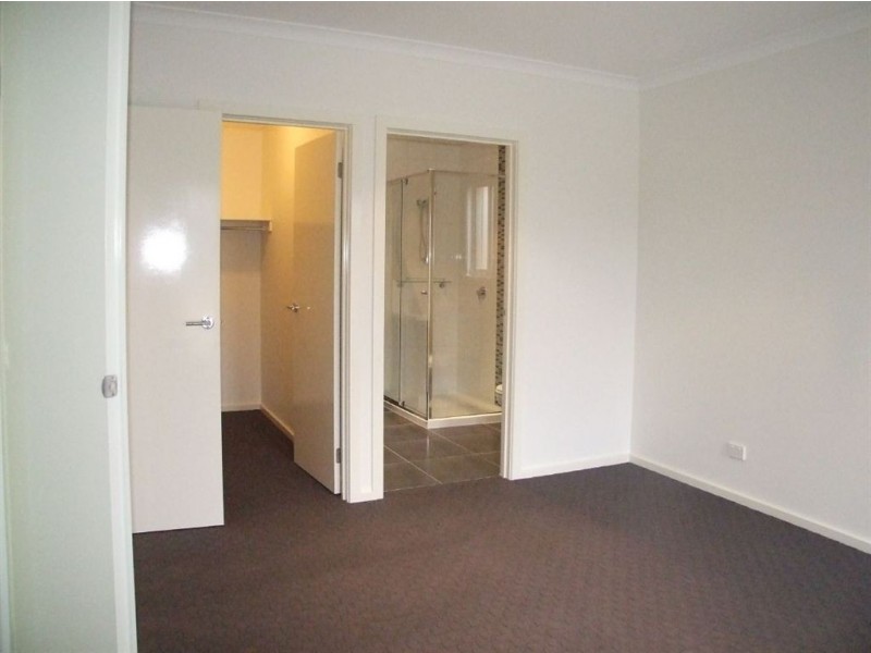 60 Sarton Link, Pakenham VIC 3810