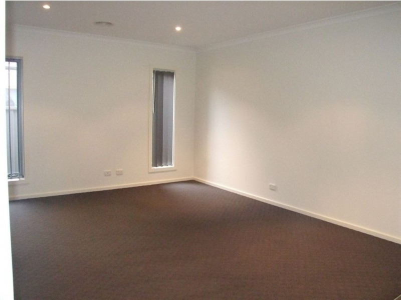 60 Sarton Link, Pakenham VIC 3810