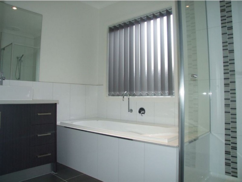 60 Sarton Link, Pakenham VIC 3810