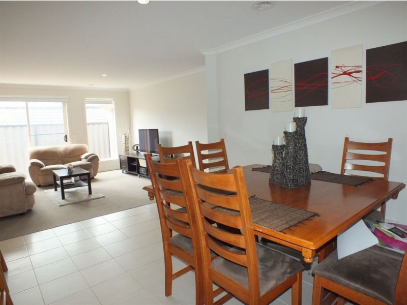 36 Victoria Place, Pakenham VIC 3810