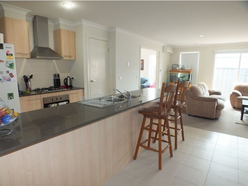 36 Victoria Place, Pakenham VIC 3810