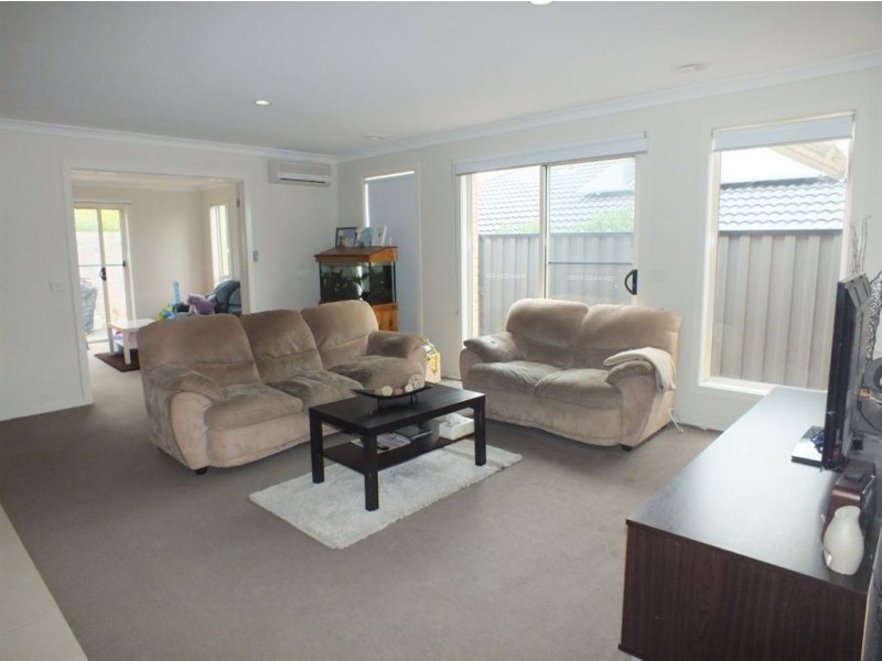 36 Victoria Place, Pakenham VIC 3810