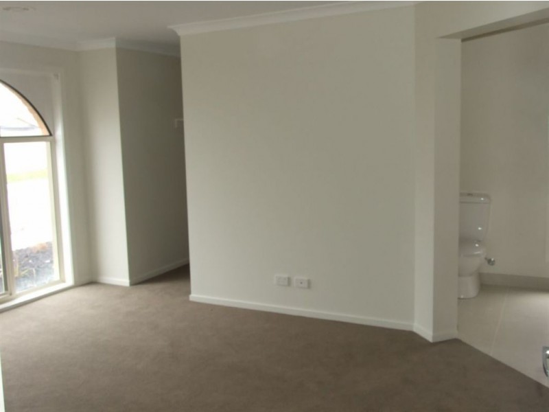 36 Victoria Place, Pakenham VIC 3810