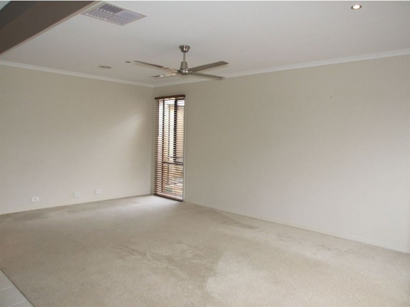 16 Stringy Bark Circuit, Pakenham VIC 3810