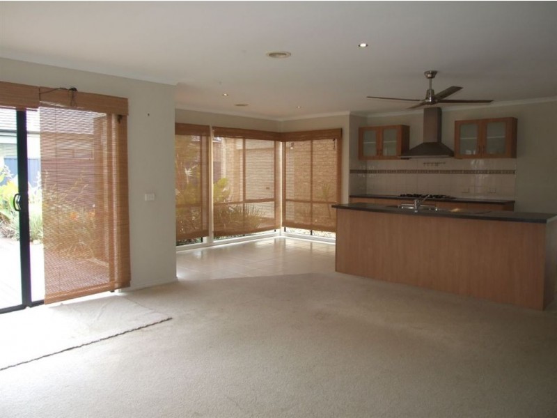 16 Stringy Bark Circuit, Pakenham VIC 3810