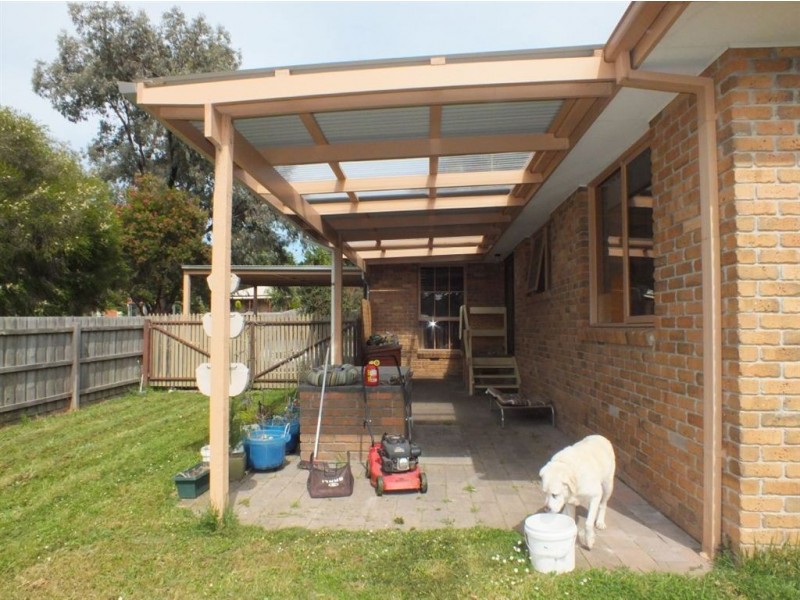 18 Atkins Road, Pakenham VIC 3810