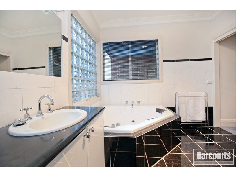 3 Banks Road, Pakenham VIC 3810