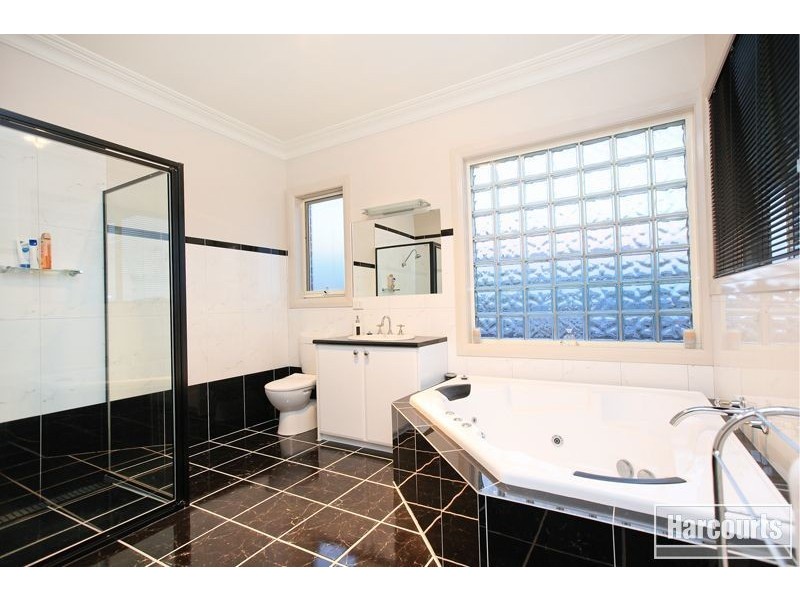 3 Banks Road, Pakenham VIC 3810