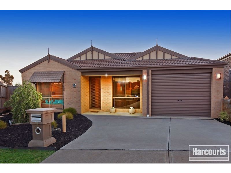 16 Jennifer Court, Pakenham VIC 3810