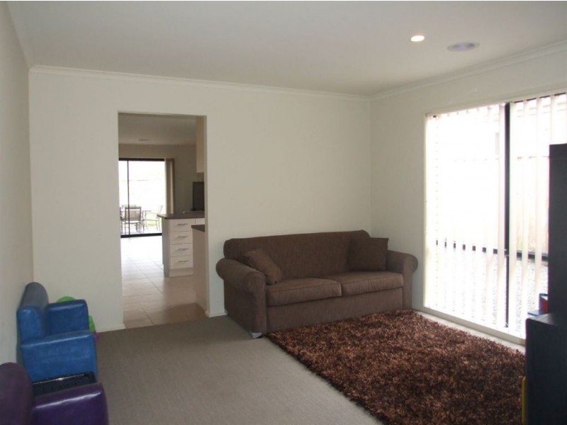 66 Tipperary Cct, Pakenham VIC 3810