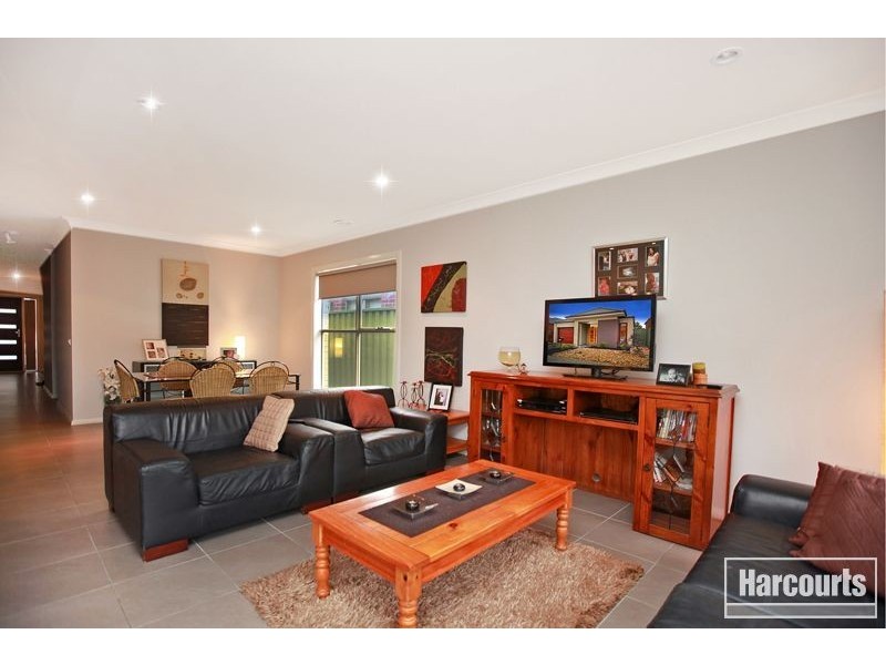 35 Edmund Street, Pakenham VIC 3810