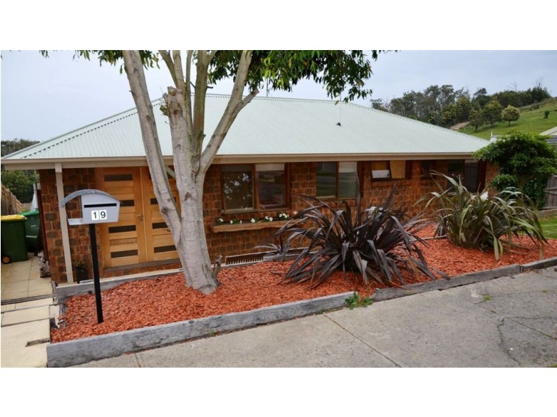 19 Breyleigh Drive, Pakenham VIC 3810