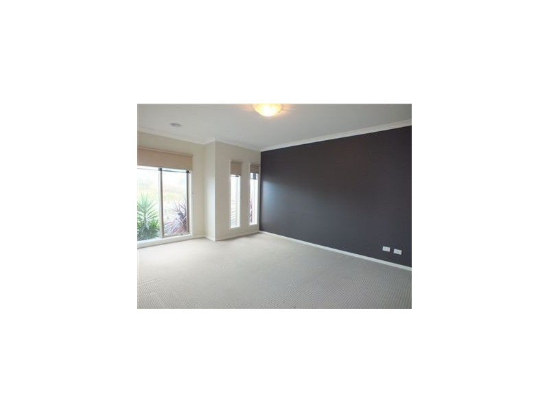 28 Darwin Way, Pakenham VIC 3810
