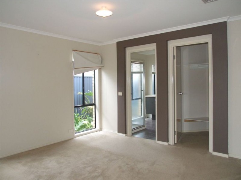 16 Stringy Bark Circuit, Pakenham VIC 3810