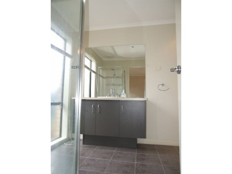 16 Stringy Bark Circuit, Pakenham VIC 3810