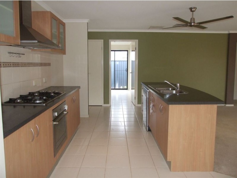 16 Stringy Bark Circuit, Pakenham VIC 3810