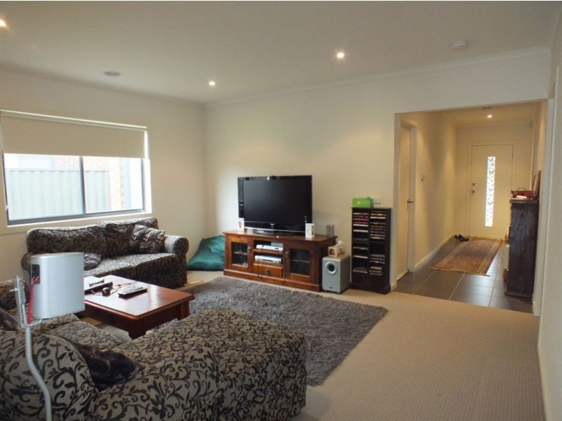 7 Mirabelle Street, Pakenham VIC 3810