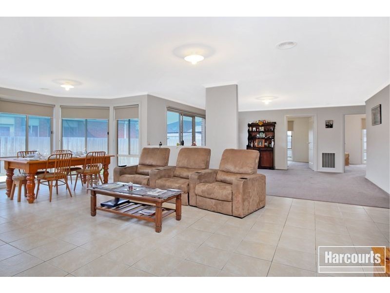 62 Sandalwood Drive, Pakenham VIC 3810