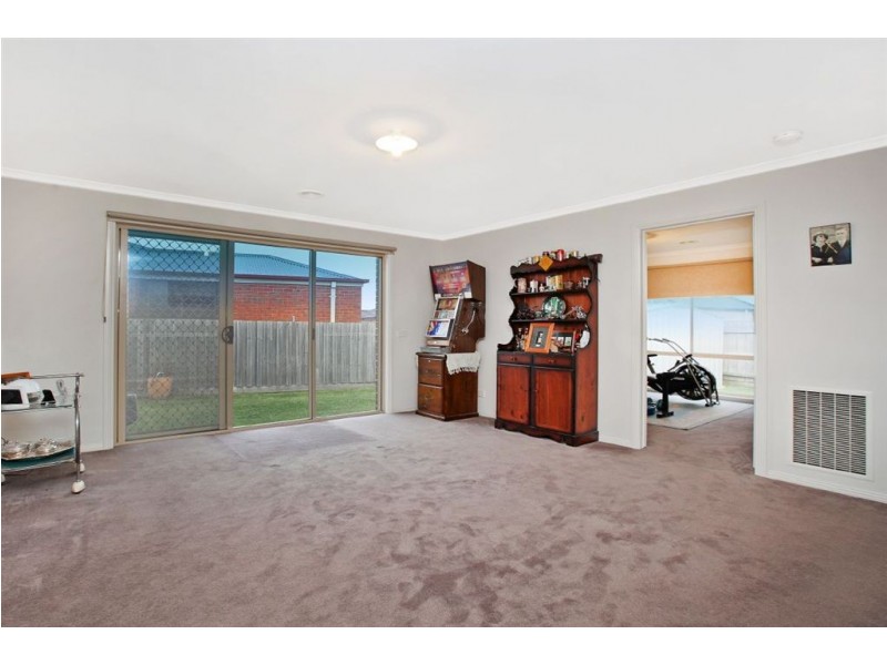 62 Sandalwood Drive, Pakenham VIC 3810