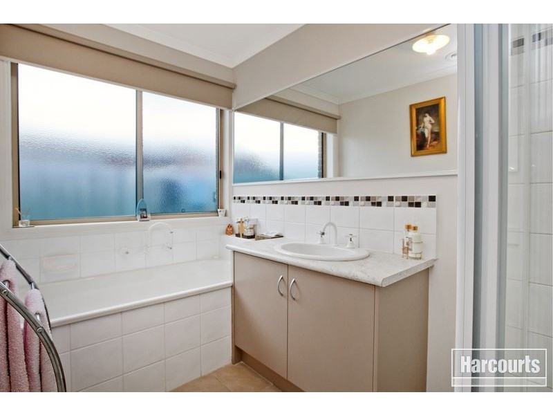 62 Sandalwood Drive, Pakenham VIC 3810