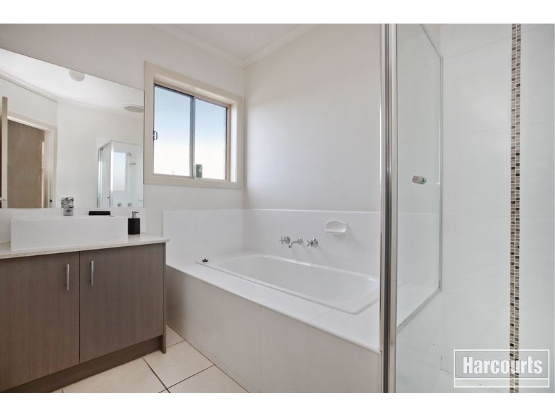 1 Azure Court, Pakenham VIC 3810