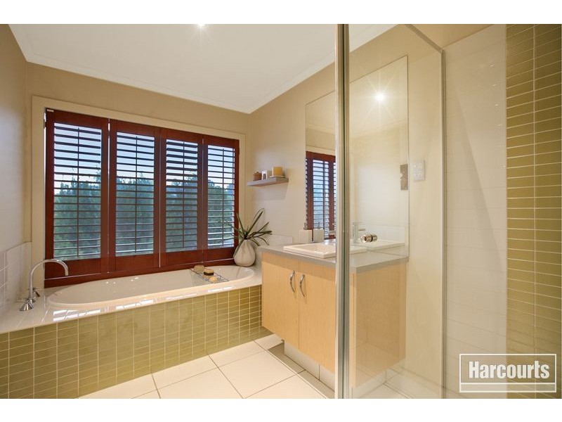 28 Fallingwater Drive, Pakenham VIC 3810