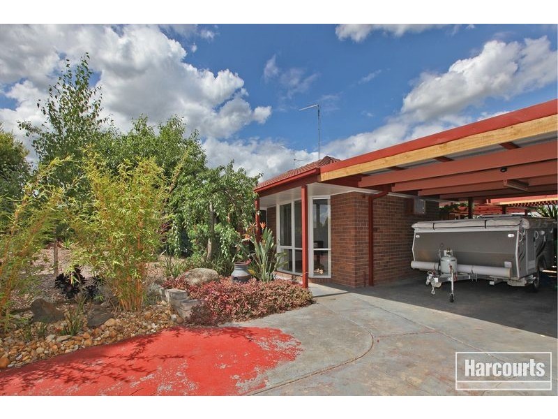 8 Timmothy Close, Pakenham VIC 3810