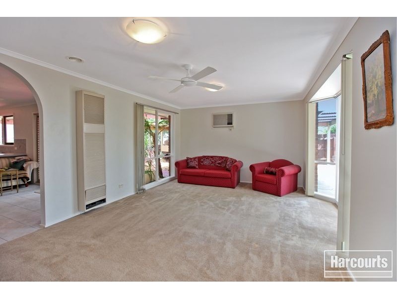 8 Timmothy Close, Pakenham VIC 3810