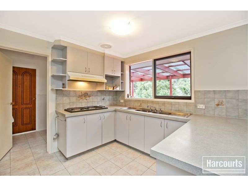 8 Timmothy Close, Pakenham VIC 3810