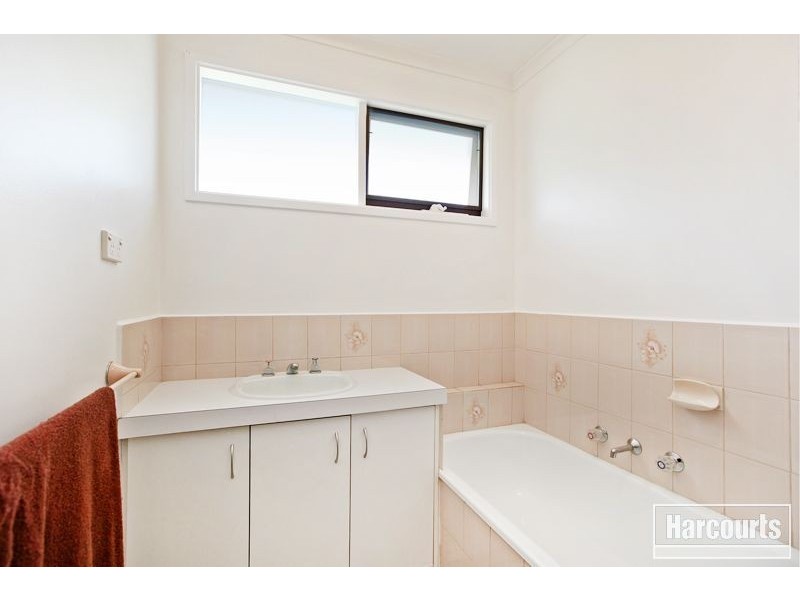 8 Timmothy Close, Pakenham VIC 3810