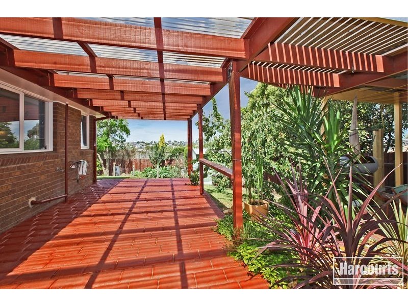 8 Timmothy Close, Pakenham VIC 3810